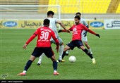 لیگ برتر فوتبال| برتری هوادار مقابل نساجی در نیمه اول