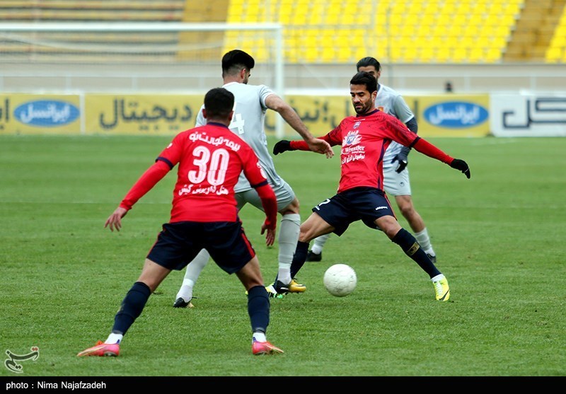 لیگ برتر فوتبال| برتری هوادار مقابل نساجی در نیمه اول