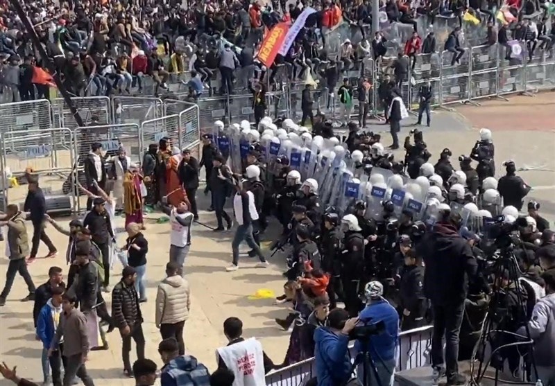 Turkish Police Clash with Kurds at Nowruz Festivities in Diyarbakir (+Video)