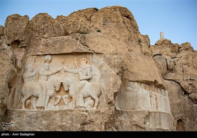 بازدید مسافران نوروزی از مجموعه باستانی نقش رستم