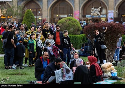 مسافران نوروزی در میدان نقش جهان اصفهان