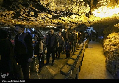 بازدید مسافران نوروزی از غار علیصدر همدان