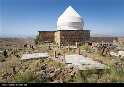 بقاع متبرکه و گورستان تاریخی هفت گنبدان عنبران 