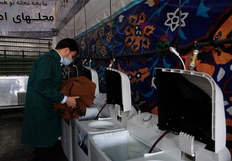 شست‌وشوی رایگان البسه زائران نوروزی در ایستگاه صلواتی باب‌الجواد(ع)انجام می‌شود