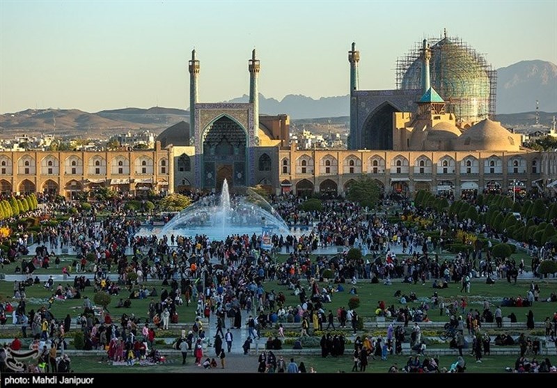 استقبال مسافران نوروزی از میدان نقش‌جهان اصفهان به روایت تصویر