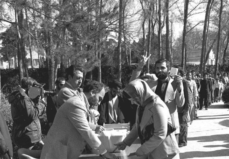 بازخوانی پرمشارکت‌ترین انتخابات در ایران/ چرا همه‌پرسی تغییر نظام در 2 روز برگزار شد؟