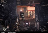 حریق مهیب در کارگاه تولید مصنوعات چوبی مشهد/ نجات 7 نفر از میان شعله‌های آتش + تصاویر