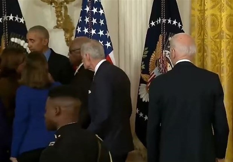 Biden Gets Embarrassed As People Ignore Him, Flock to Obama (+Video)