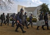 استقرار پلیس ضد شورش خارج دادگاه عالی پاکستان؛ حکم امشب اعلام می‌شود
