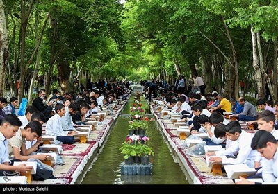 مراسم جزء خوانی قرآن کریم در چهارباغ اصفهان