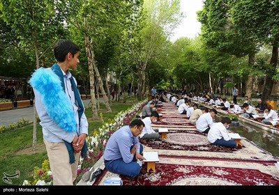 مراسم جزء خوانی قرآن کریم در چهارباغ اصفهان