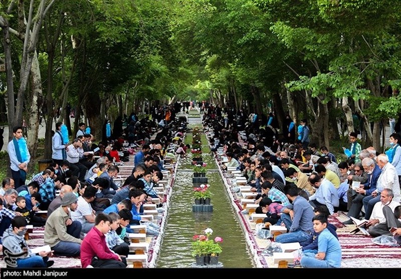 جزء‌خوانی قرآن در بهار چهارباغ اصفهان به روایت تصویر