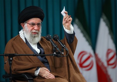  امام خامنه‌ای: برنامه دشمن تضعیف ایمان و امید و القاء بن‌بست و کارنابلدی مسئولان است 