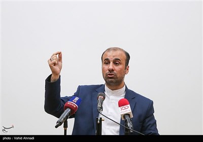 سخنرانی هادی آجیلی در نشست بررسی مذاکرات ایران و 1+4 