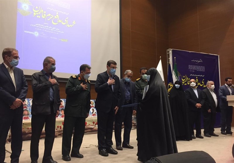 آیین تکریم از همسران و فرزندان شهدای مدافع حرم فاطمیون در ری برگزار شد