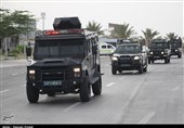 رژه خودرویی ویژه روز ارتش در بندرعباس برگزار شد