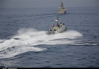 یک فرمانده سپاه: حضور شناورهای بیگانه در خلیج فارس رصد میشود/ تحرکات آمریکا را زیر نظر داریم