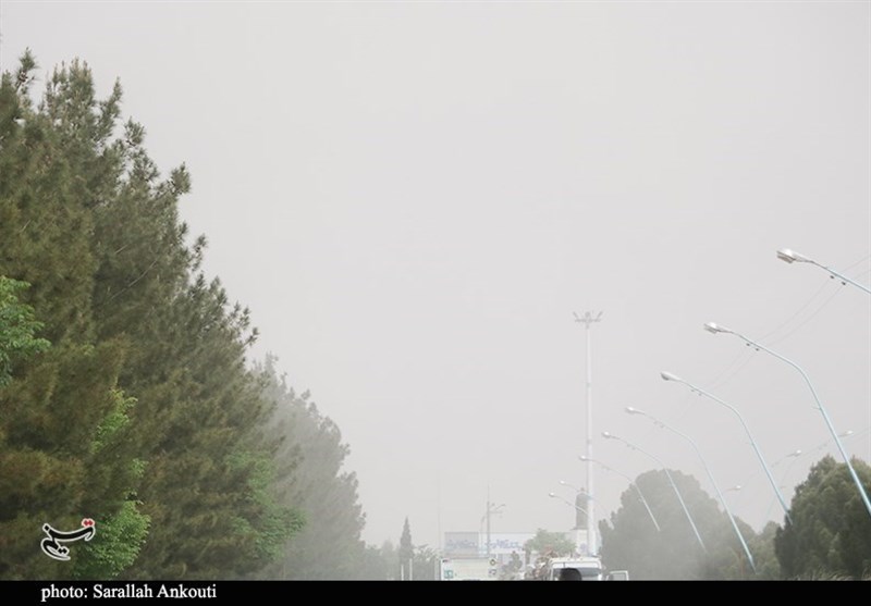 استمرار آلودگی هوا در کلانشهر شیراز/ اردیبهشتی که به‌جای عطر بهارنارنج با بوی خاک به پایان می‌رسد