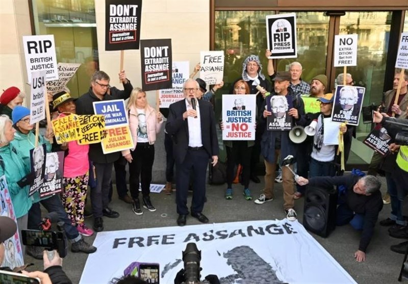 London Court Issues Order to Extradite Julian Assange to US