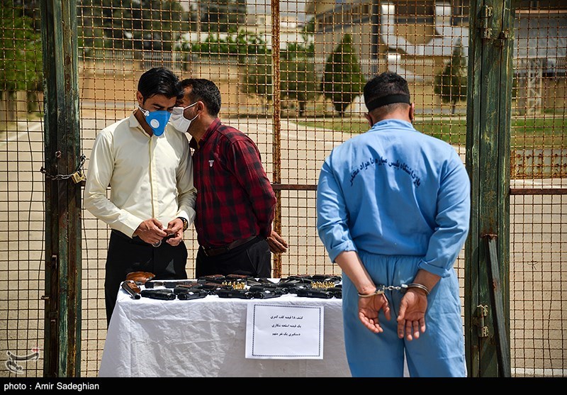 انهدام باند قاچاق سلاح غیرمجاز در دلفان/ 3 نفر دستگیر شدند