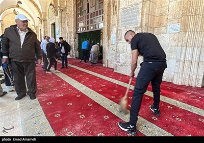 Israeli Occupying Forces Attack Worshipers in Al-Quds