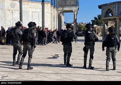 Israeli Occupying Forces Attack Worshipers in Al-Quds