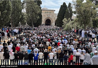 Israeli Occupying Forces Attack Worshipers in Al-Quds