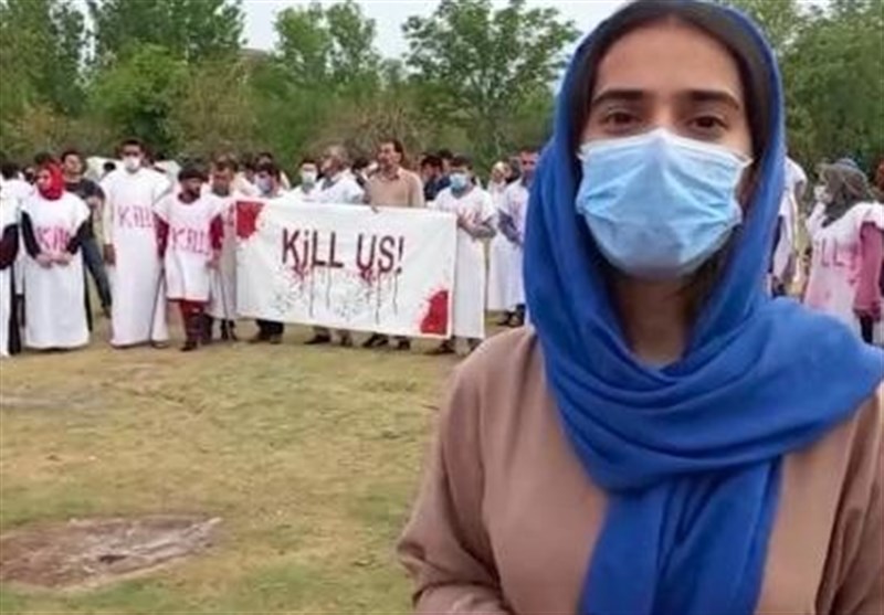 افغانستانی‌های معترض در پاکستان «کفن» پوشیدند