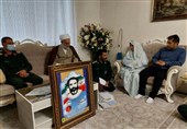 نماینده ولی‌فقیه و فرمانده سپاه استان کردستان با خانواده شهیدان &quot;کریمیان و بیانی&quot; دیدار کردند