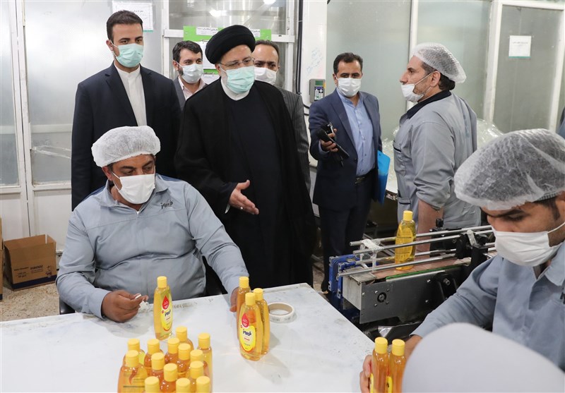 بازدید رئیس جمهور از کارخانه تولید محصولات بهداشتی فیروز/ اقامه نماز و حضور رئیسی در مراسم افطاری کارگران