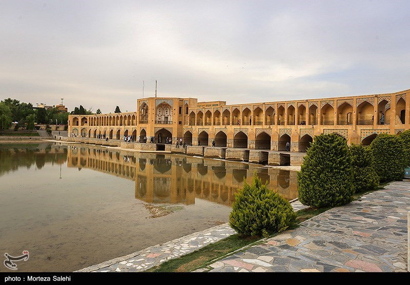 برنامه‌های روز اصفهان با نگاه ملی برگزار شود/ساخت و سازهای بلند و زمخت آفت &quot;نصف جهان&quot; است