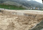 استاندار یزد: در 40 دقیقه 30 میلی‌متر باران در یزد بارید/ خسارت‌های ناشی از سیل جبران می‌شود