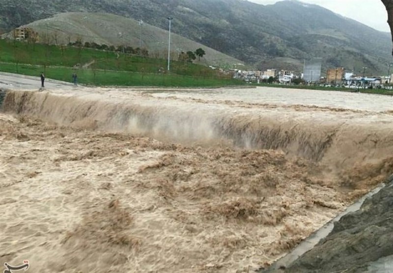 استاندار یزد: در 40 دقیقه 30 میلی‌متر باران در یزد بارید/ خسارت‌های ناشی از سیل جبران می‌شود