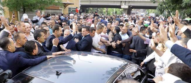 حضور بشار اسد در نماز عید فطر/ تکذیب خبر سوء قصد به جان رئیس جمهور سوریه