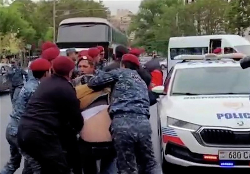 بازداشت حدود 200 نفر در اعتراضات مخالفان پاشینیان در ایروان