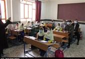 استاندار بوشهر پای کلاس درس یک معلم نشست+ عکس