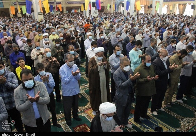 اقامه نماز عید سعید فطر در بوشهر به روایت تصویر