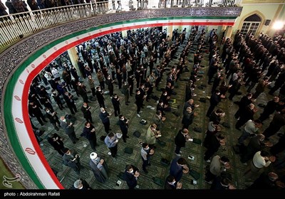 اقامه نماز عید فطر در حسینیه امام خمینی همدان