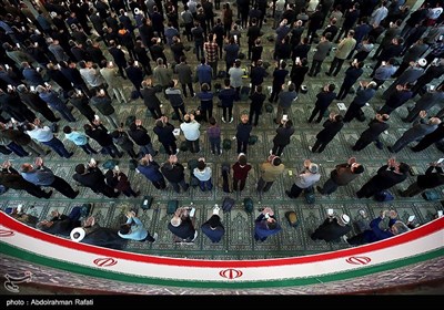 اقامه نماز عید فطر در حسینیه امام خمینی همدان
