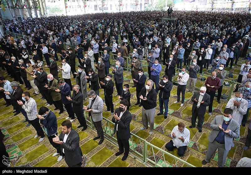 İran&apos;da Ramazan Bayramı Namazı Görkemli Bir Şekilde Kılındı