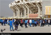 حاشیه دیدار سپاهان - استقلال| حضور هواداران بدون بلیت و برخورد گرم مظاهری با غلامپور و حسینی