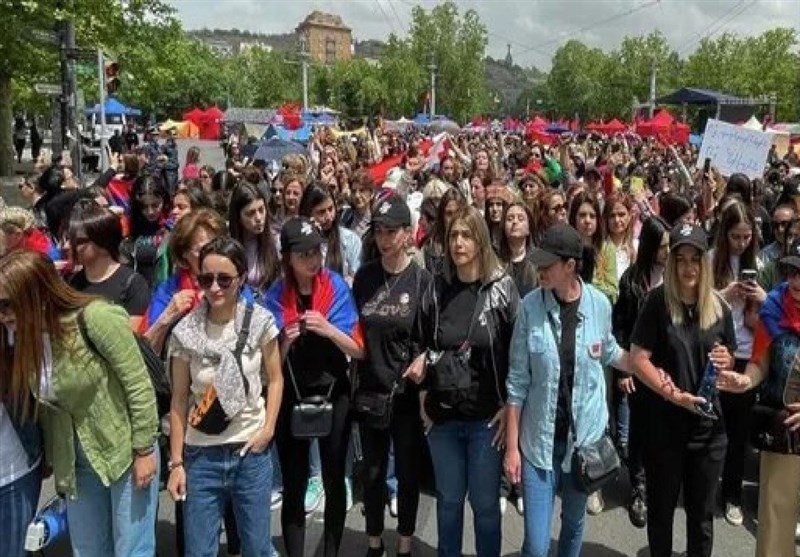 شرکت صدها زن در تظاهرات مخالفان در پایتخت ارمنستان
