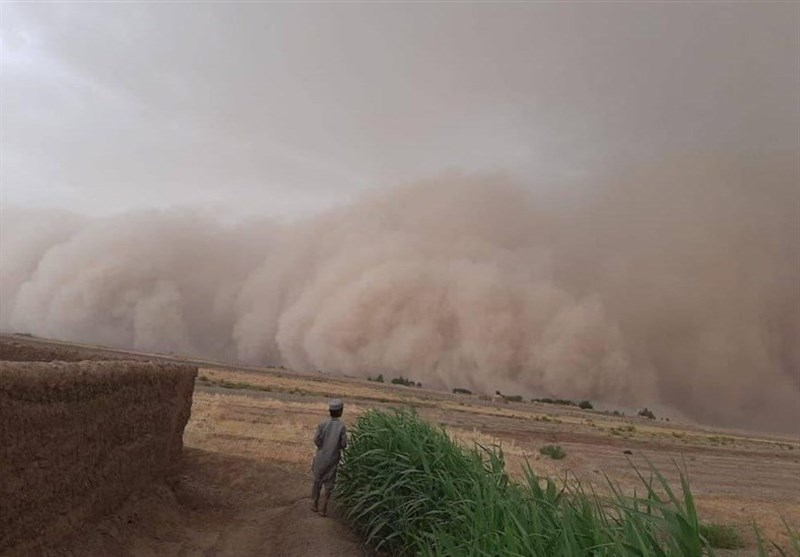 طوفان گرد و غبار در جنوب افغانستان برخاسته از تالاب هامون بود