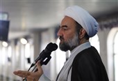 امام جمعه زاهدان: نیروی انتظامی پاسخ قاطع، کوبنده و پشیمان‌کننده به تروریست ها بدهد