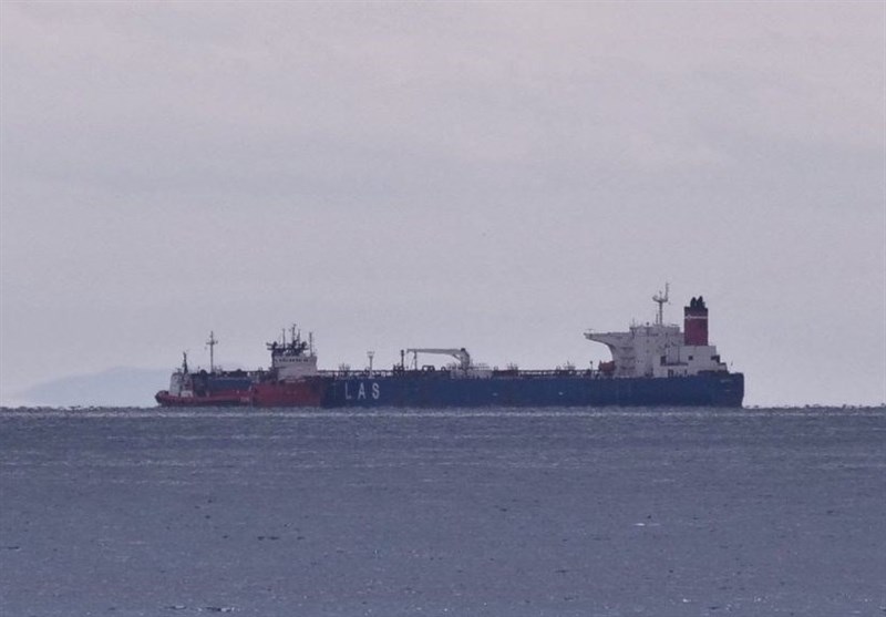 بلومبرگ: اتحادیه اروپا کشتی‌های اروپایی حامل نفت روسیه را از تحریم معاف کرد