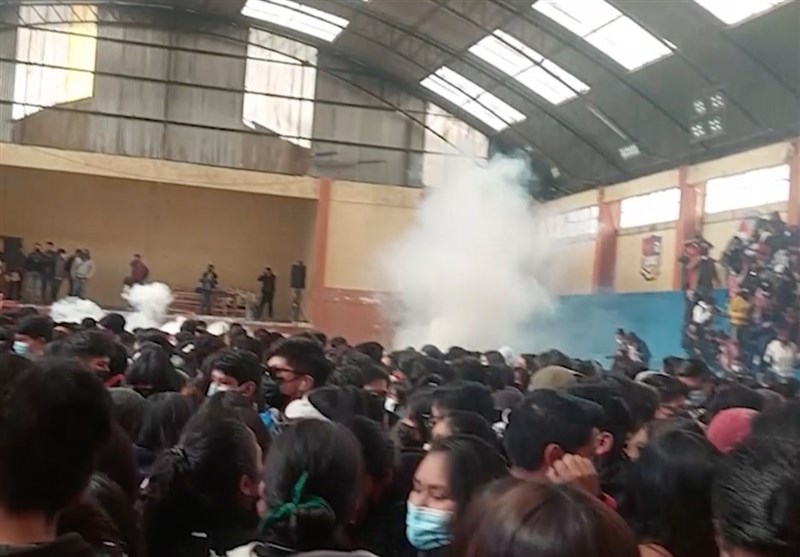 Four Die As Gas Grenade Sets Off Student Stampede in Bolivia (+Video)