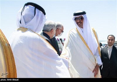 شیخ تمیم بن حمد آل ثانی امیر قطر و در بدو ورود به ایران در فرودگاه مهرآباد 