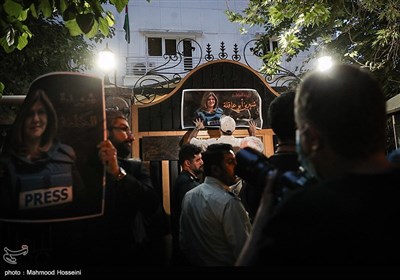 تجمع شعبي تندیداً باغتیال الصحفیة الفلسطینیة شيرين ابو عاقلة