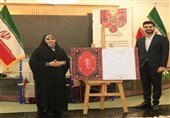 تمجید رئیس مرکز ملی فرش ایران از رنگ زیبای فرش کلاردشت/ این فرش حاصل سرپنجه‌های هنرمندانه است