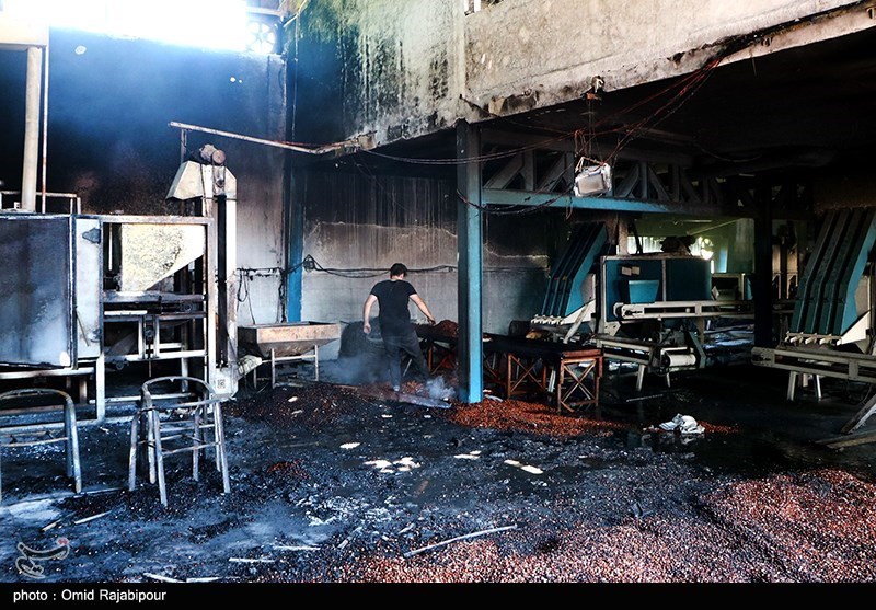 نشتی و حریق در کارخانه کربنات سدیم فیروزآباد/ 45 نفر مصدوم شدند/ انسداد جاده فیروزآباد به شیراز